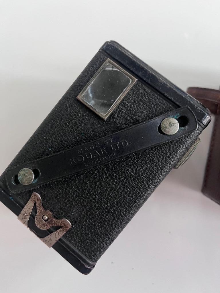 Oud fototoestel in lederen etui, Ophalen, 1940 tot 1960, Fototoestel