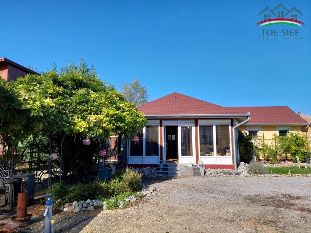 Te koop in Hongarije- Tiszaderzs (idn241104), 181 m², Maison individuelle, 4 pièces, 1500 m² ou plus