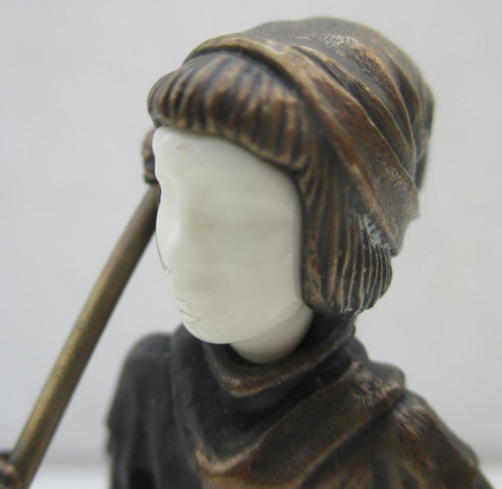 visage en porcelaine jeune ménestrel en bronze antique, Envoi