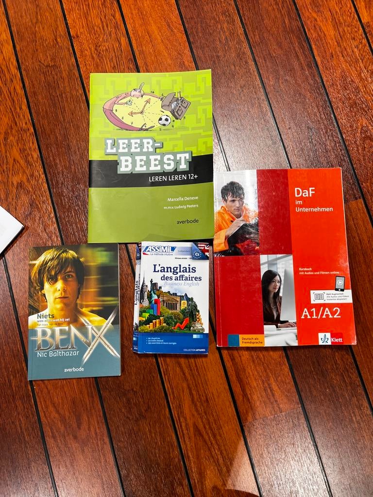 Schoolboeken 4 stuks, Ophalen of Verzenden, Zo goed als nieuw, Overige vakken