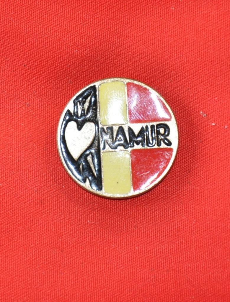 pin's Namur Belgique (x2017), Enlèvement ou Envoi, Comme neuf, Ville ou Campagne, Insigne ou Pin's