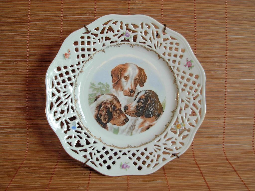 Ajouré porseleinen sierbord met honden  1, Antiek en Kunst, Verzenden