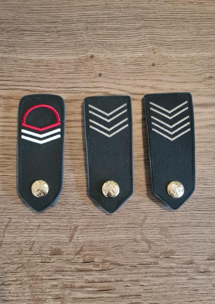 Lot grades armée belge ABBL premier sergent major Caporal, Collections, Objets militaires | Général, Enlèvement ou Envoi