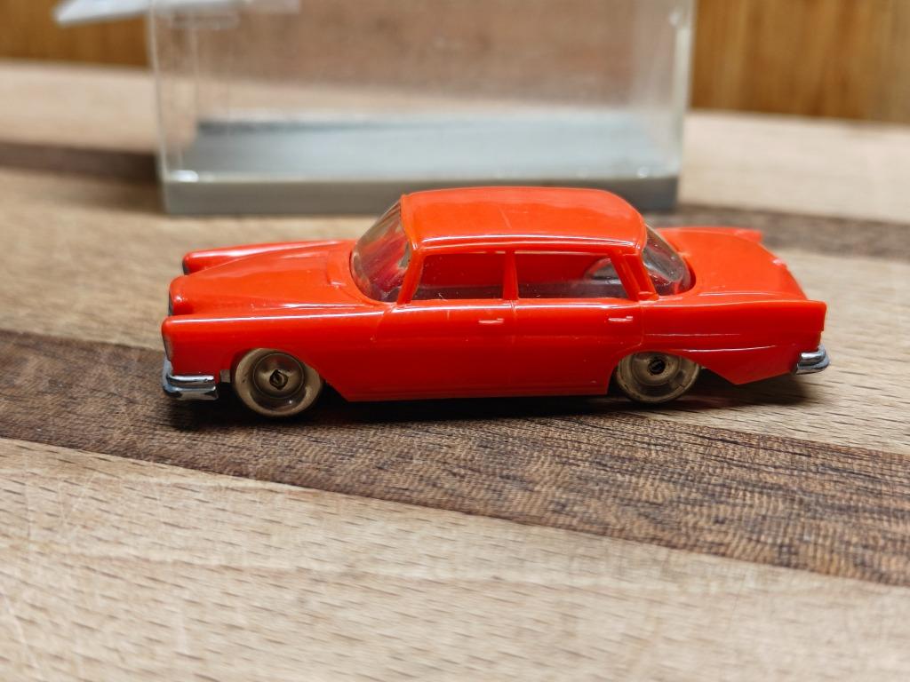 LEGO HO 1/87 MERCEDES 220S ROOD, Kinderen en Baby's, Speelgoed | Duplo en Lego, Ophalen of Verzenden, Nieuw, Lego