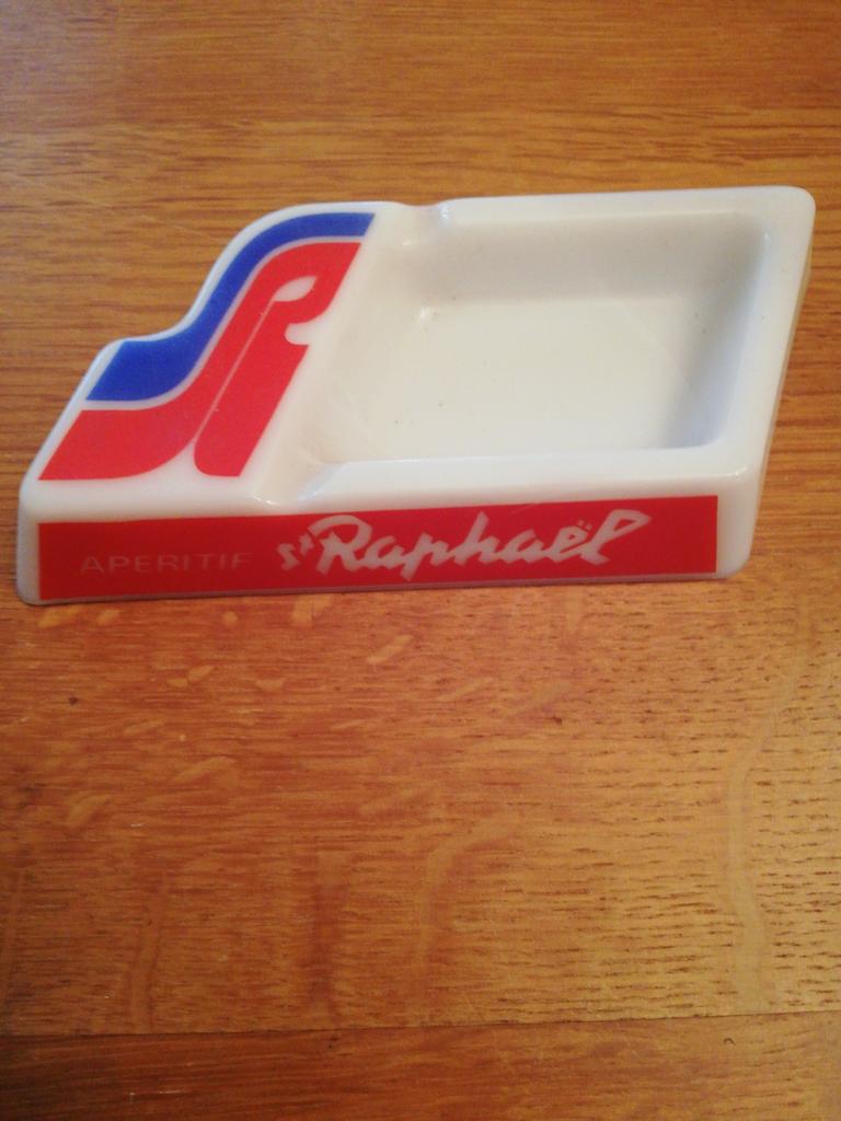 Reclame-asbak voor aperitief „St Raphaël”, Verzamelen, Ophalen of Verzenden, Asbak