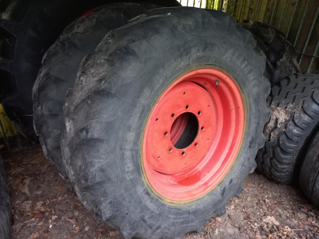 Fendt voorbanden +velgen 14.9r26/setje voorbanden 480-70r28, Ophalen
