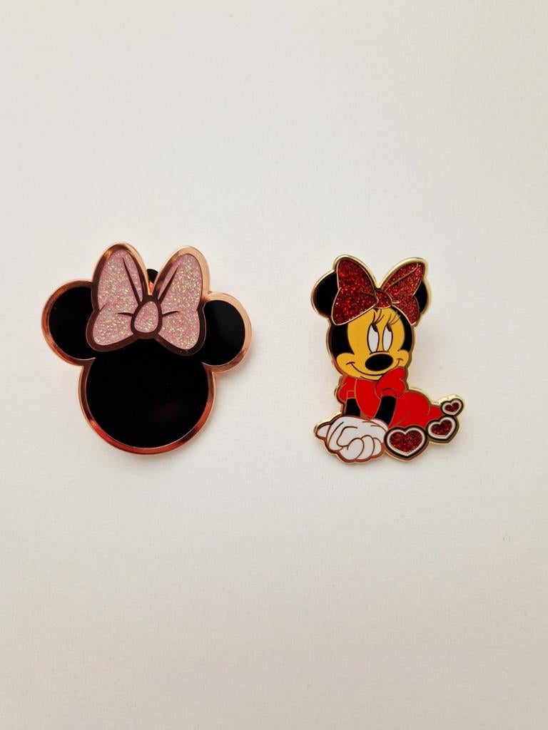 Lot de 2 Pin's Disney, Minnie, Collections, Enlèvement ou Envoi, Comme neuf, Marque, Insigne ou Pin's
