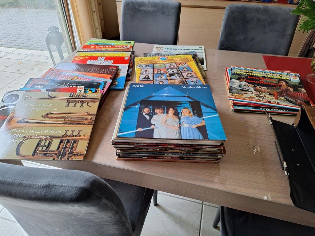 Assortiment de disques dans différents genres, Enlèvement
