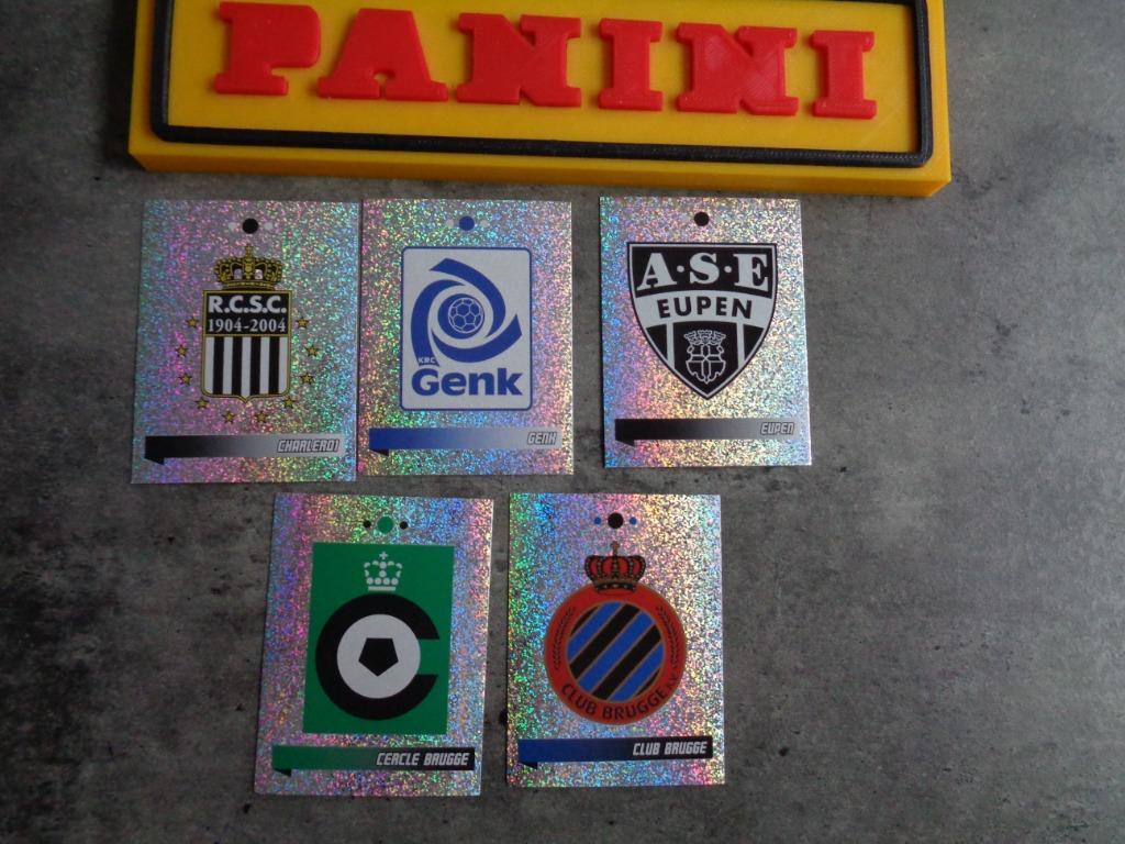 PANINI FOOTBALL 2011 STICKERS 5X VOETBAL  EMBLEMEN, Verzenden, Nieuw