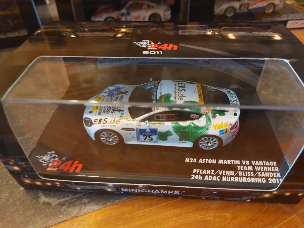 Minichamps Aston Martin V8 Vantage 1/43, Enlèvement ou Envoi, Neuf, Voiture, MiniChamps