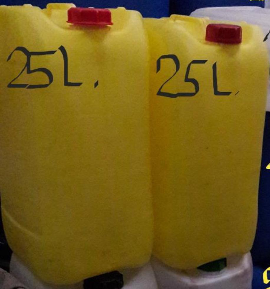 Vaten van 225 liter verbranden alles of voor een barbecue, p, Tuin en Terras, Regentonnen, Zo goed als nieuw, Metaal, 150 liter of meer