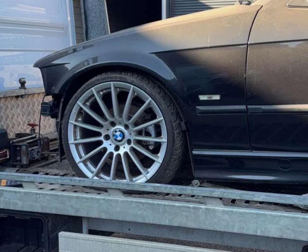Velgen bmw e36 , e46 … 18” geen schade goede banden, Enlèvement