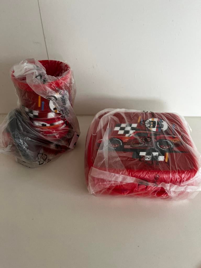 Nieuw ! Van Tupperware ! Brooddoos en drinkbeker van Cars, Huis en Inrichting, Keuken | Tupperware, Ophalen of Verzenden, Nieuw