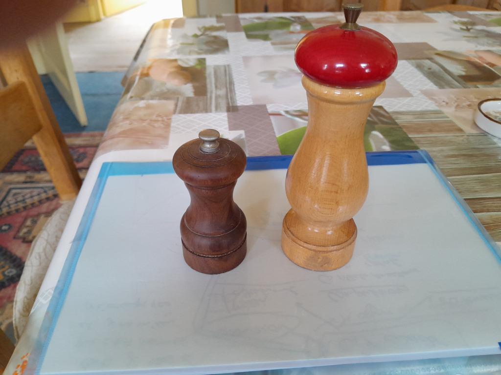 Poivriers en bois 5€/pièce en parfait état + poivrier élect., Enlèvement, Comme neuf