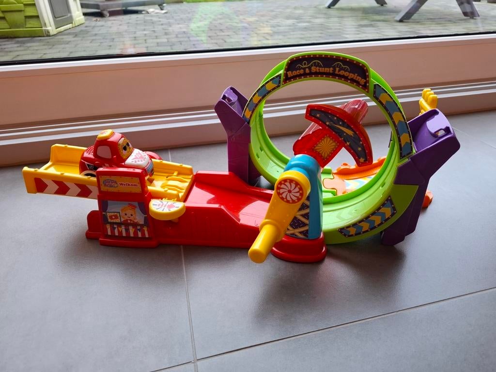 Toet toet auto's race en stunt looping, Kinderen en Baby's, Ophalen, Zo goed als nieuw