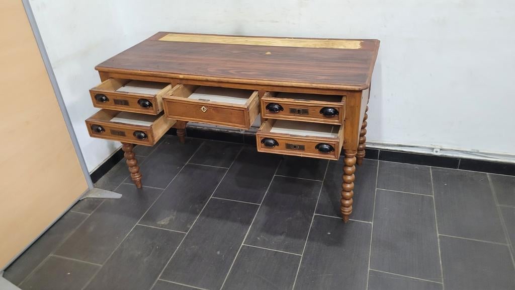 oud houten bureau met vijf laden afmeting 140cmx70cm, Ophalen of Verzenden, Zo goed als nieuw
