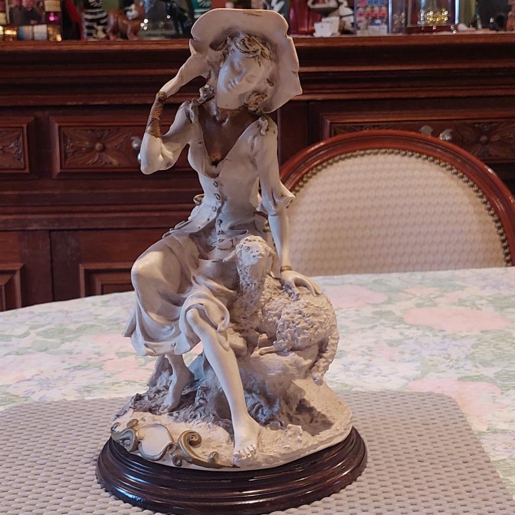 Sculptuur Guiseppe Armani in albast 30 cm h 2.5 kg getekend, Ophalen