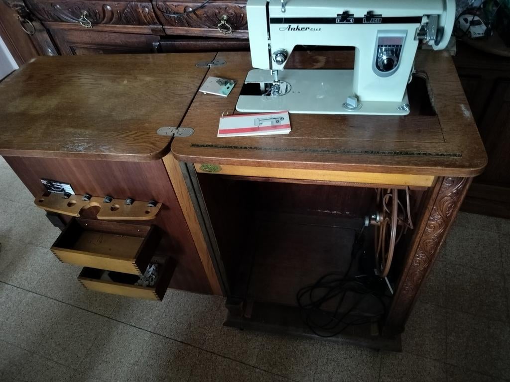 Naaimachine met kast, Antiquités & Art, Antiquités | Machines à coudre, Enlèvement