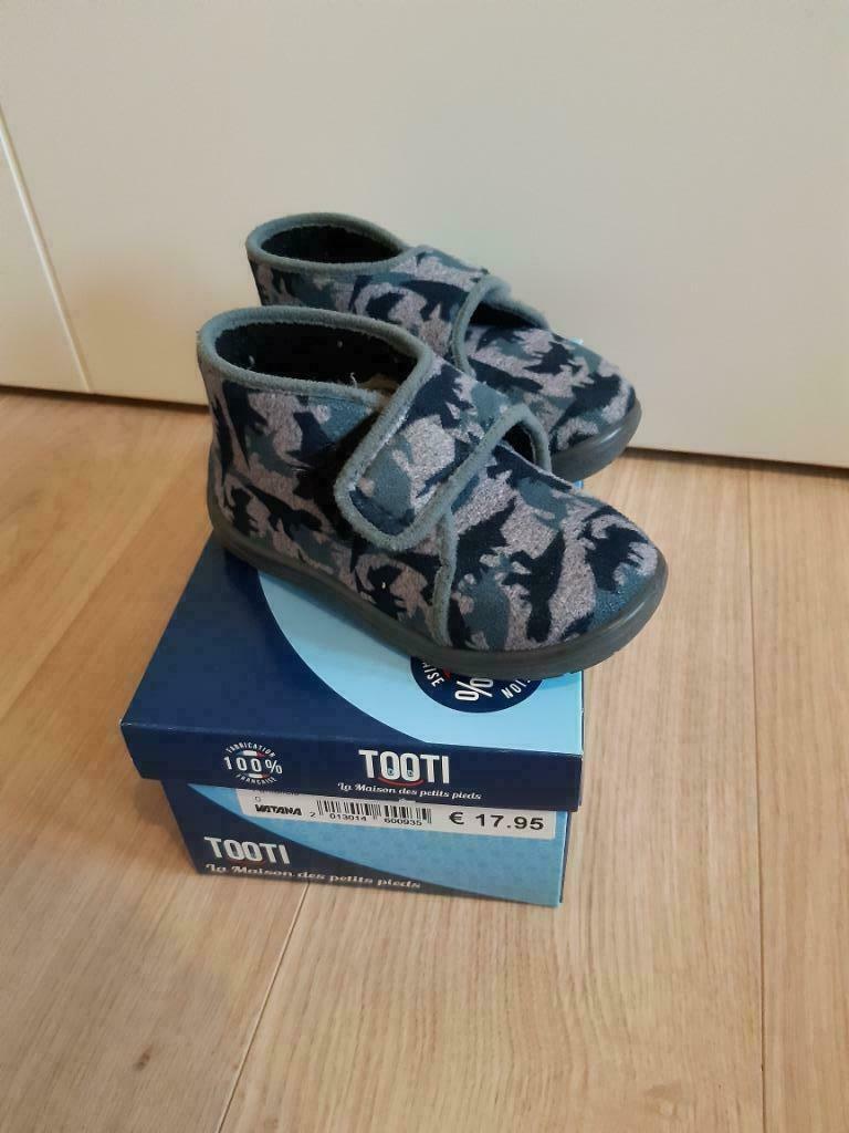 Pantoffels maat 24, Tooti, Garçon, Comme neuf, Enlèvement, Autres types