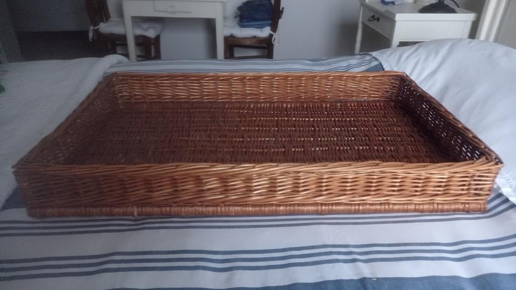 Zeer groot rieten dienblad- broodmand, Ophalen of Verzenden, Zo goed als nieuw