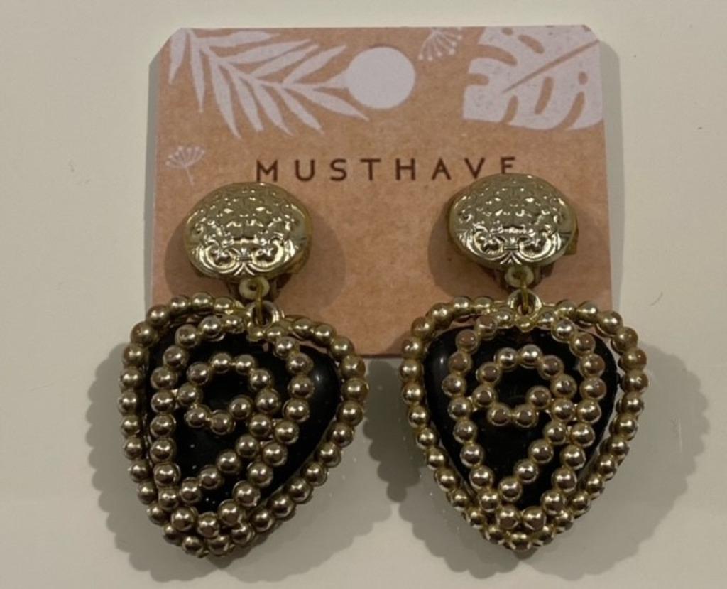 Goudkleurige hartvormige oorbellen met clips, Bijoux, Sacs & Beauté, Boucles d'oreilles, Enlèvement ou Envoi, Utilisé, Noir, Pendantes