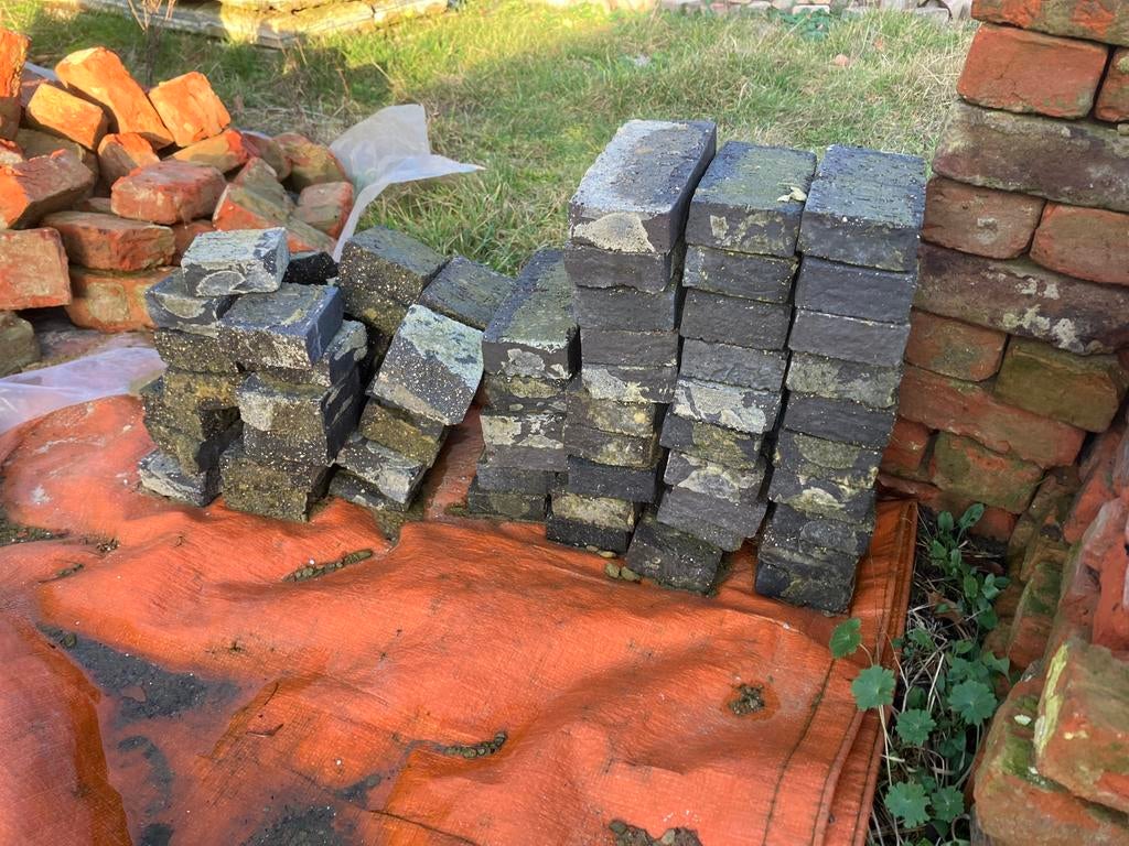 Kleine zwarte (vuur?)steen, Doe-het-zelf en Bouw, Metselstenen, Ophalen, Gebruikt