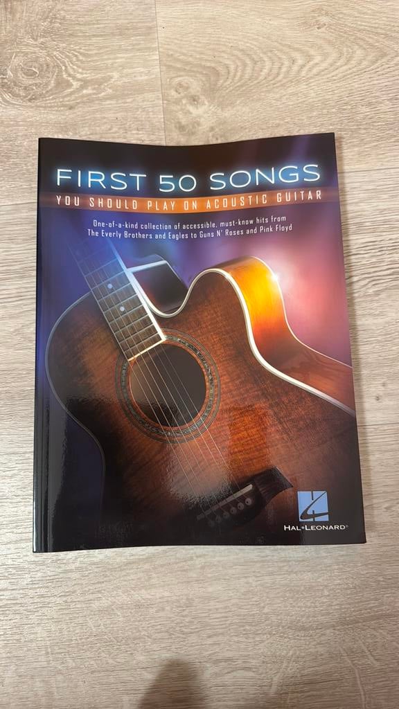 Hal Leonard - First 50 songs on acoustic guitar, Boeken, Ophalen, Zo goed als nieuw, Instrument
