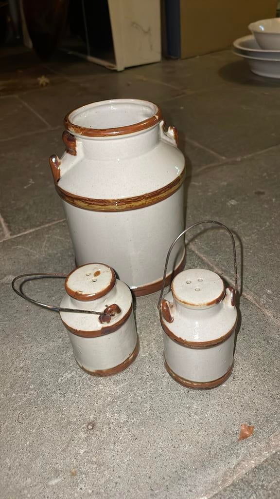 Vintage vaas met peper en zoutvaatje, Ophalen