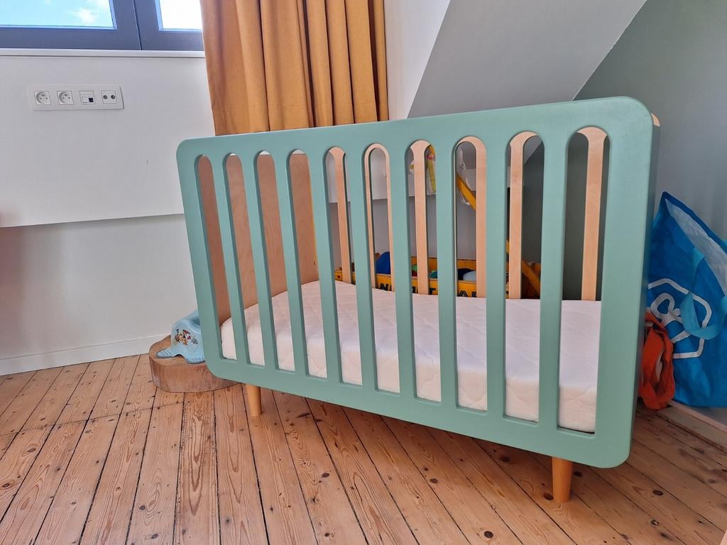 Babybed + verzorgingstafel Met toebehoren, Ophalen