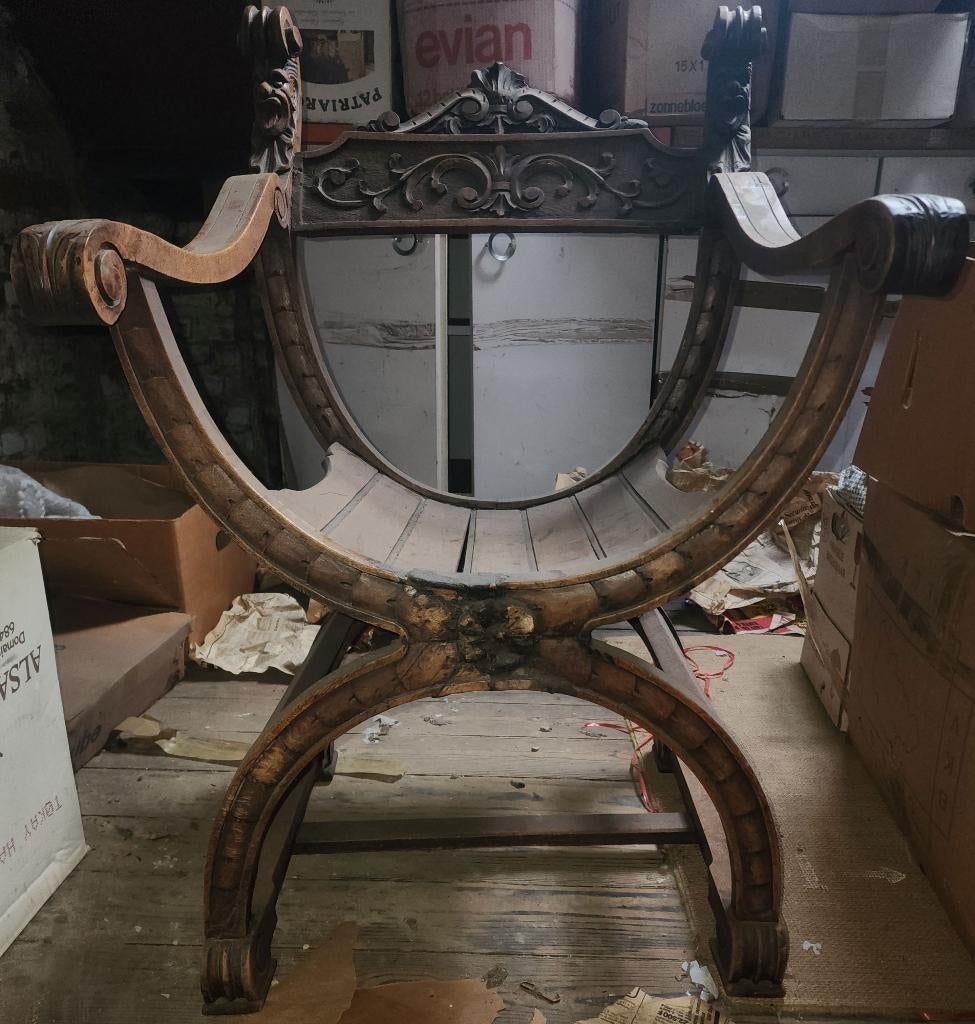 19e eeuwse fauteuil Curule of Dagobert in notenhout, Antiek en Kunst, Ophalen
