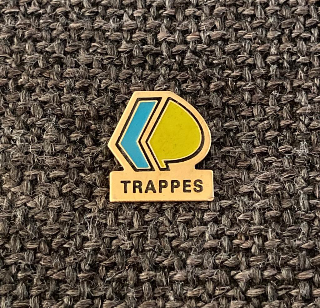 PIN - TRAPPES - FRANCE - FRANKRIJK, Envoi, Utilisé, Ville ou Campagne, Insigne ou Pin's