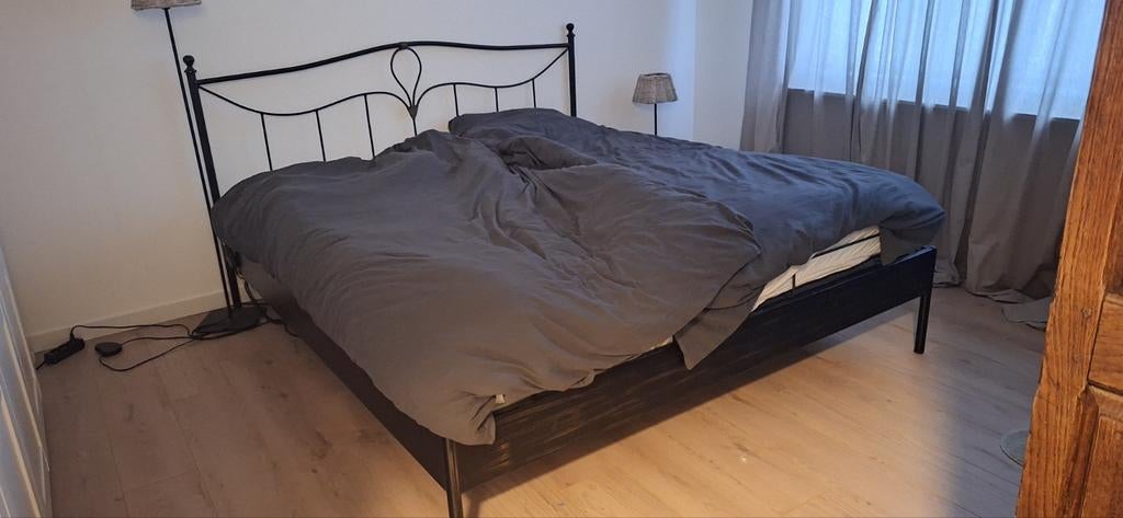 Dubbel bed met elektrische latten bodems, Ophalen