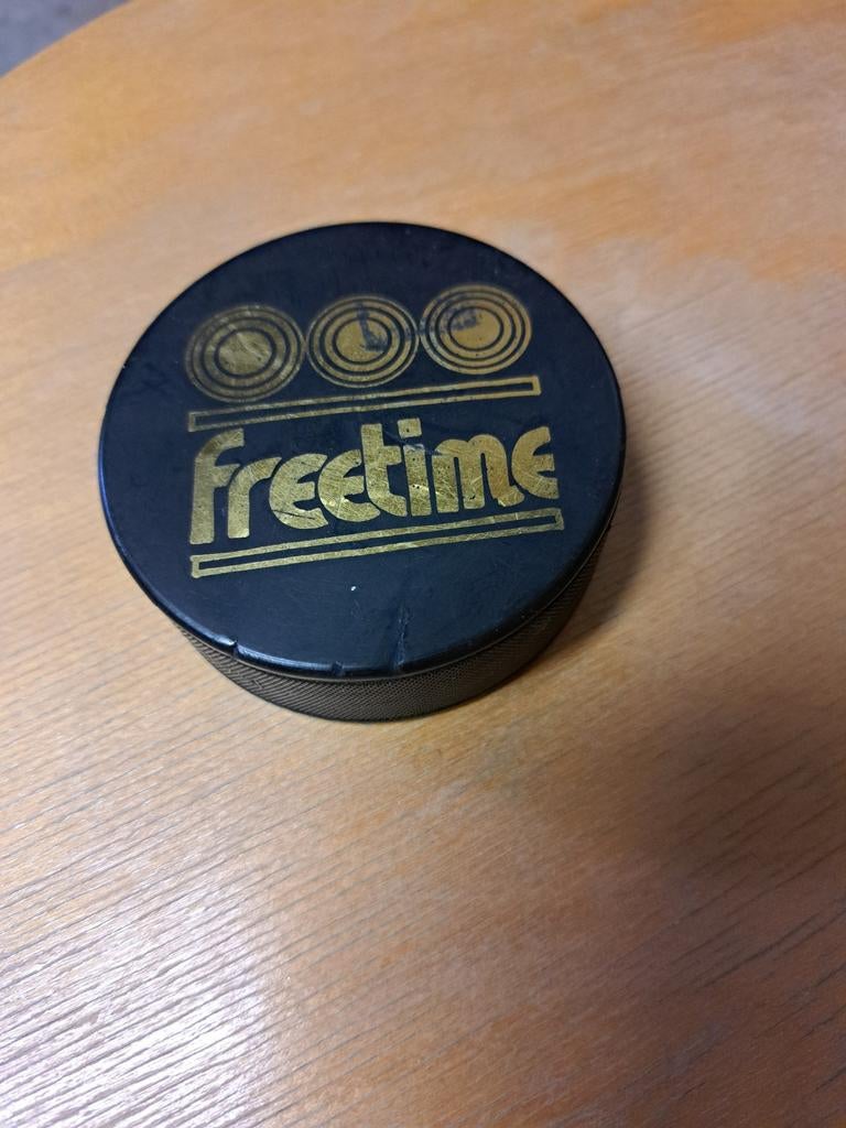 Ijshockey puck, Ophalen