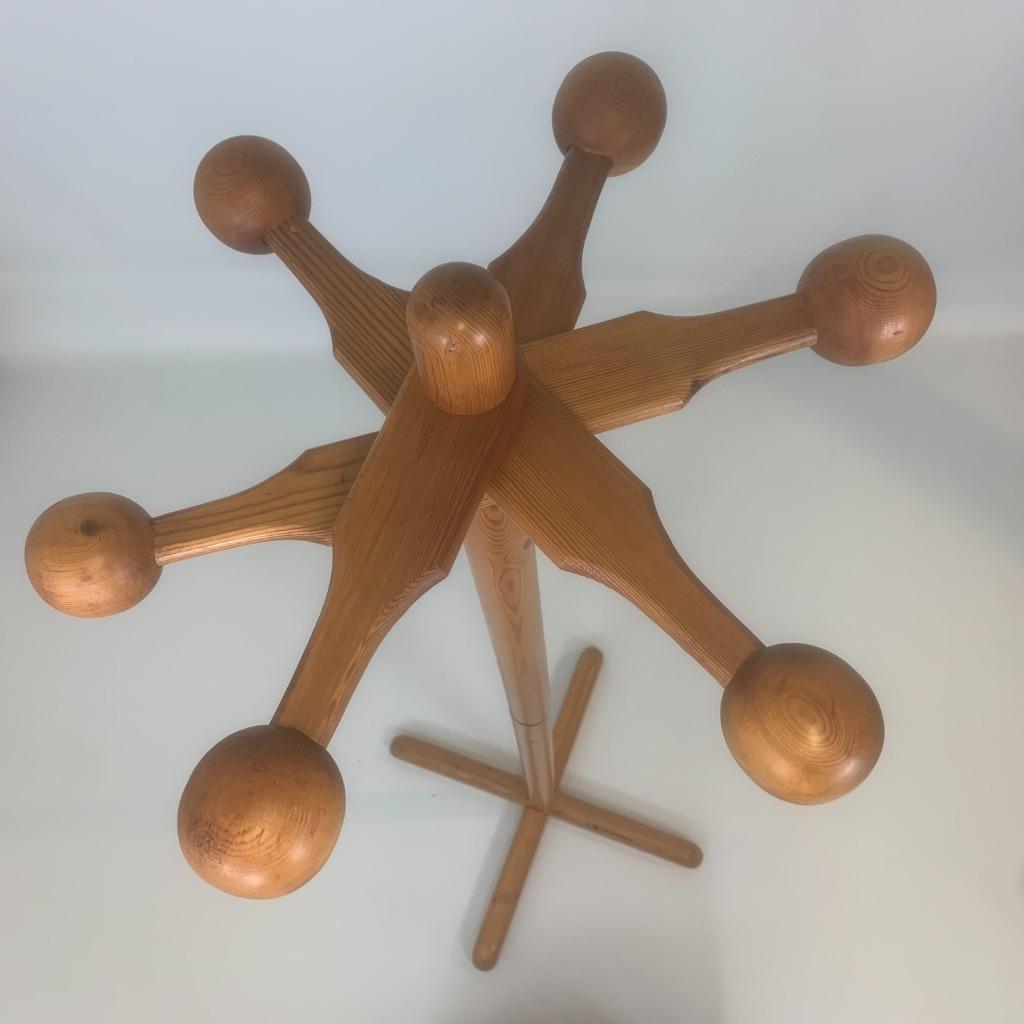 Porte-manteau « Les Arcs Miribel » de Charlotte Perriand, Enlèvement ou Envoi, 150 à 200 cm, Utilisé, Bois