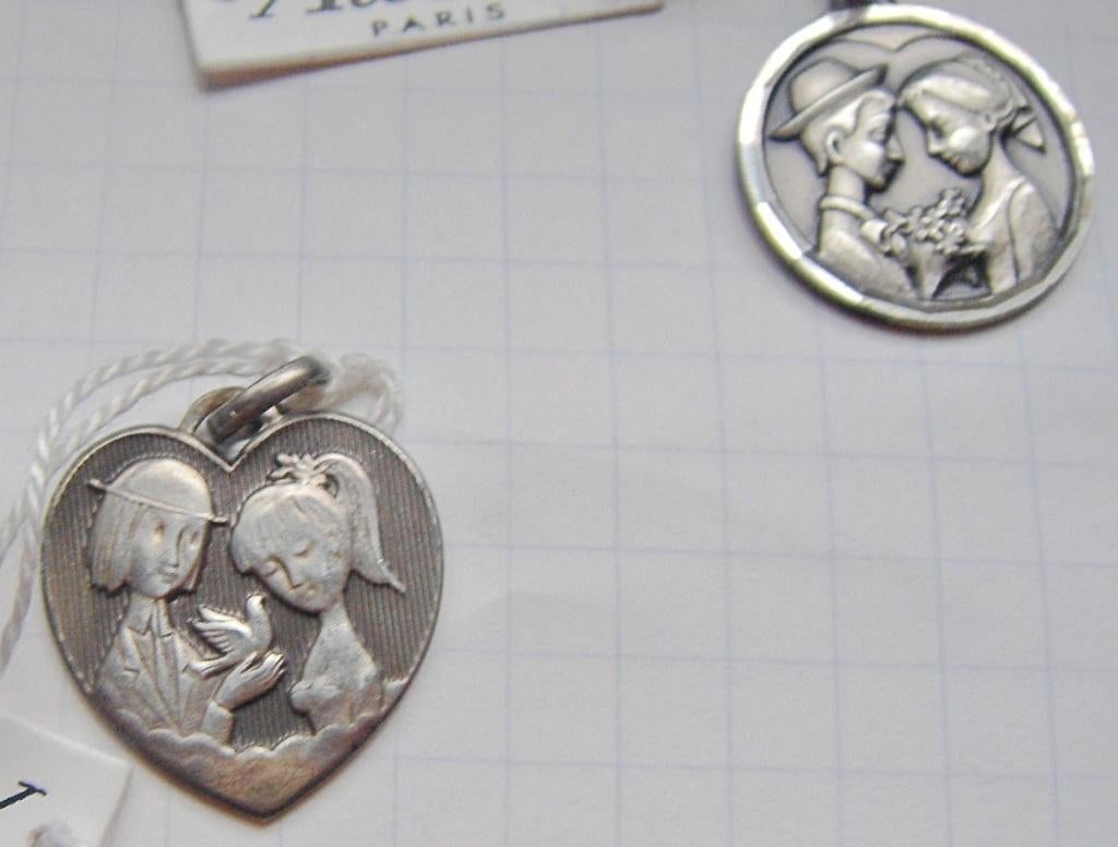 Pendentif coeur ou rond "Les amoureux de Peynet" en argent, Gebruikt, Overige voorstellingen, Ophalen of Verzenden, Zilver