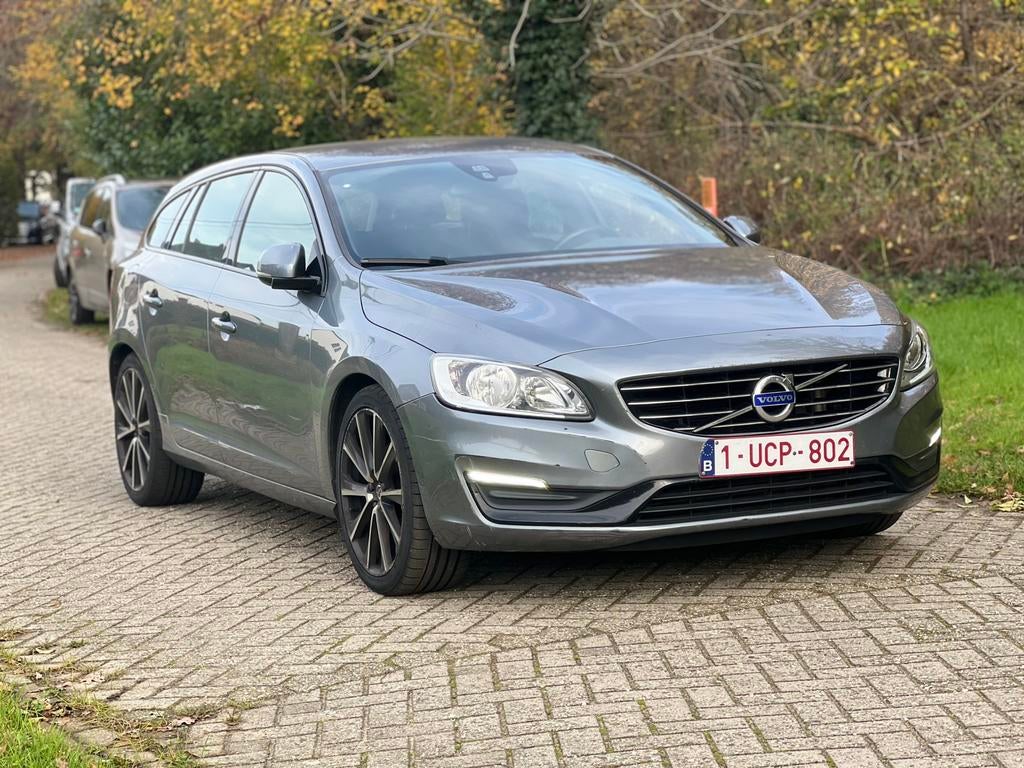 Volvo V60 D3 2.0 ltr euro 6d 2018 mag in elke LEZ, Auto's, Leder, 5 deurs, Dealer onderhouden, Zilver of Grijs