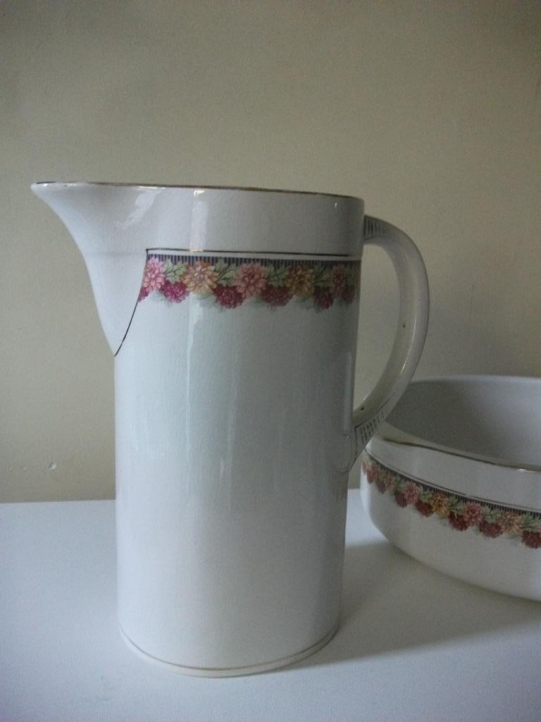 Ensemble de toilette blanc avec ruban petites fleurs, Antiquités & Art, Enlèvement ou Envoi