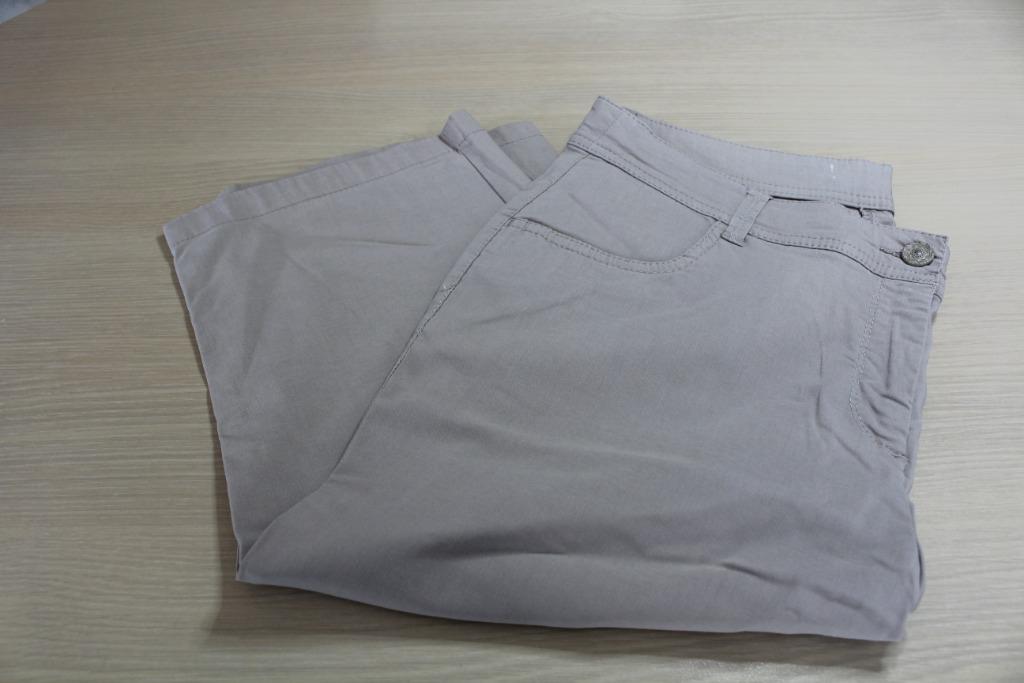 Beige bermuda, 3/4 broek maat M/L, Beige, Maat 42/44 (L), Ophalen of Verzenden, Driekwart