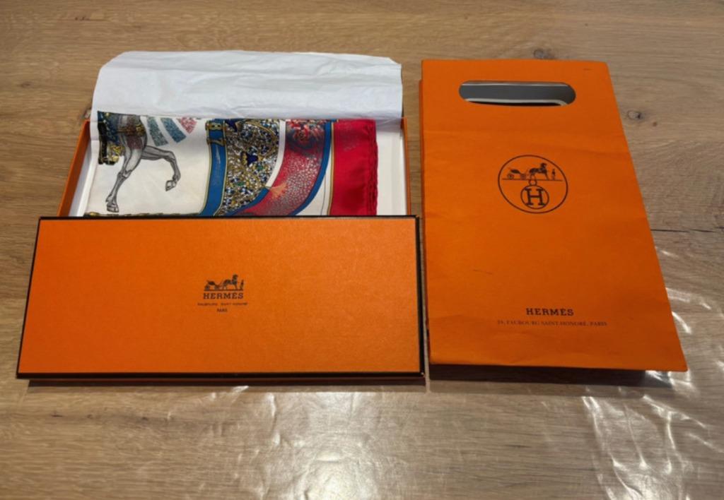 Hermes SJAAL SPECIAL EDITION 150 YEARS, Kleding | Dames, Ophalen of Verzenden, Zo goed als nieuw, Maat 36 (S), Sjaal