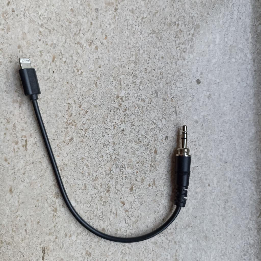 Apple kabel, van Lightning naar 3,5 mm jack, 20 cm, Telecommunicatie, Ophalen of Verzenden, Zo goed als nieuw, Snoer of kabel
