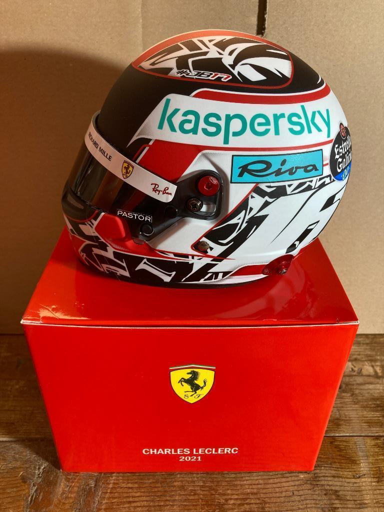 Charles Leclerc 1:2 helm 2021 Ferrari CL16 helmet F1, Ophalen of Verzenden, Nieuw, Formule 1