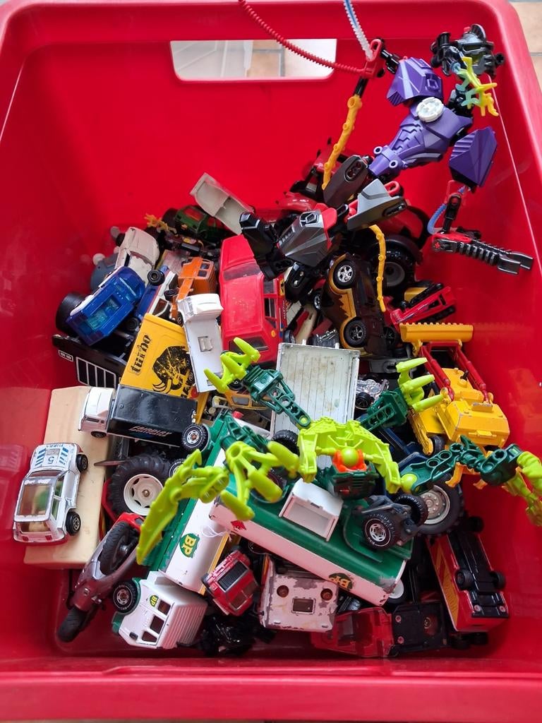 Boîte de différentes voitures, Enfants & Bébés, Jouets | Blocs de construction, Enlèvement