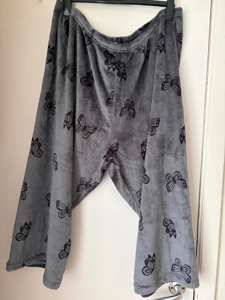 Bas de pantalon pyjama 🦋 noir grande taille, Vêtements | Femmes, Grandes tailles, Enlèvement ou Envoi, Neuf, Gris, Autres types