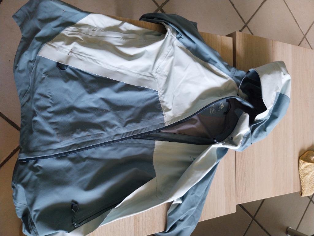Regenjas, Maat 42/44 (L), Ophalen of Verzenden, Zo goed als nieuw, Quechua