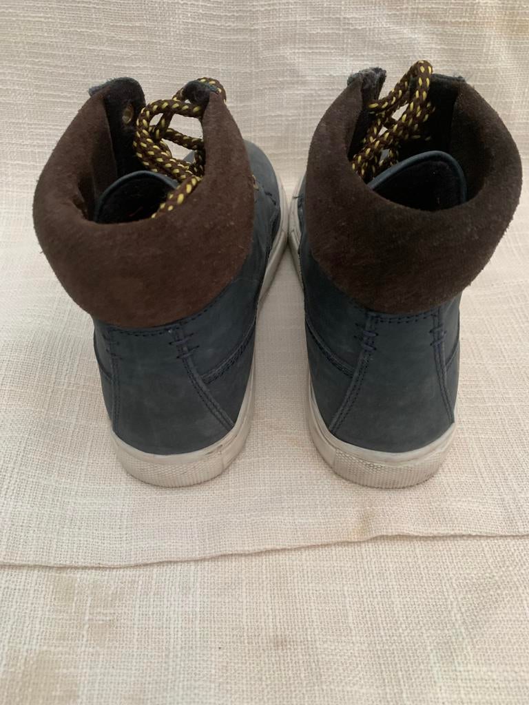 Kinderschoenen hoger model mt33 deep2 Revolution staat erop, Kinderen en Baby's, Ophalen of Verzenden, Gebruikt