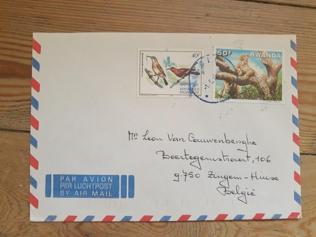 Pochette Airmail avec 2 beaux timbres, Rwanda, Timbres & Monnaies, Enlèvement ou Envoi