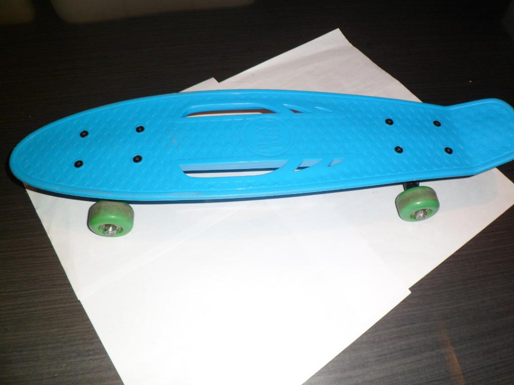 Skate Board Play Fun, bodem blauw, wielen groen, 4x2 lagers, Ophalen of Verzenden, Gebruikt