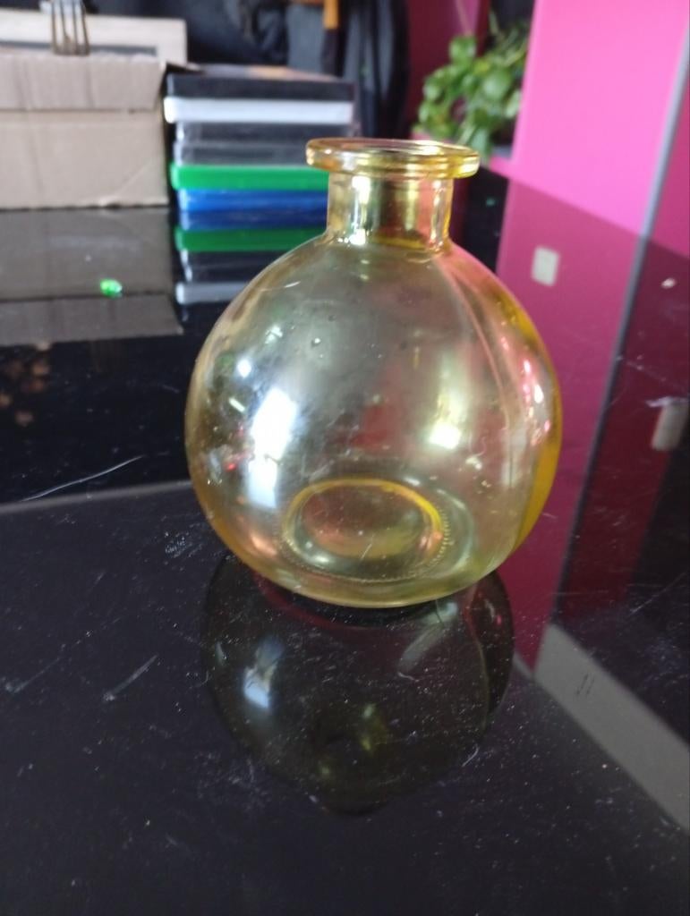 Kleine gele bolvaas, Ophalen of Verzenden, Zo goed als nieuw, Geel, Glas