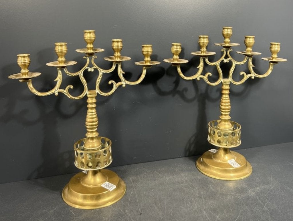 Paire de candélabres de style renaissance en laiton., Antiquités & Art, Enlèvement ou Envoi, Autres matériaux