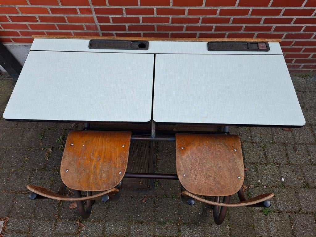 Authentiek kinderbureautje, Ophalen